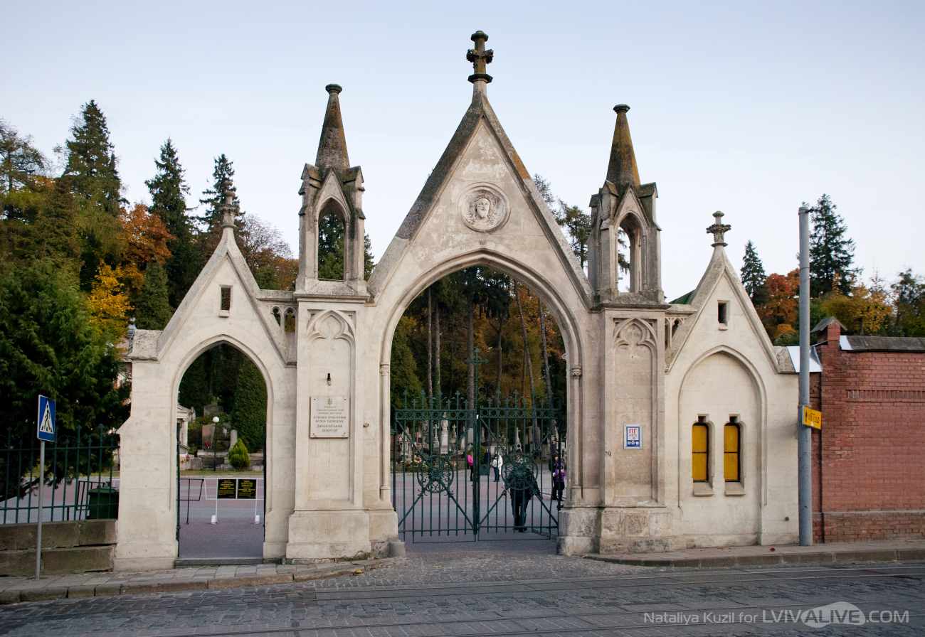 files/Ukraine/Ukraine/Where/Lviv/lychakiv-cemetery-main-gate.jpg